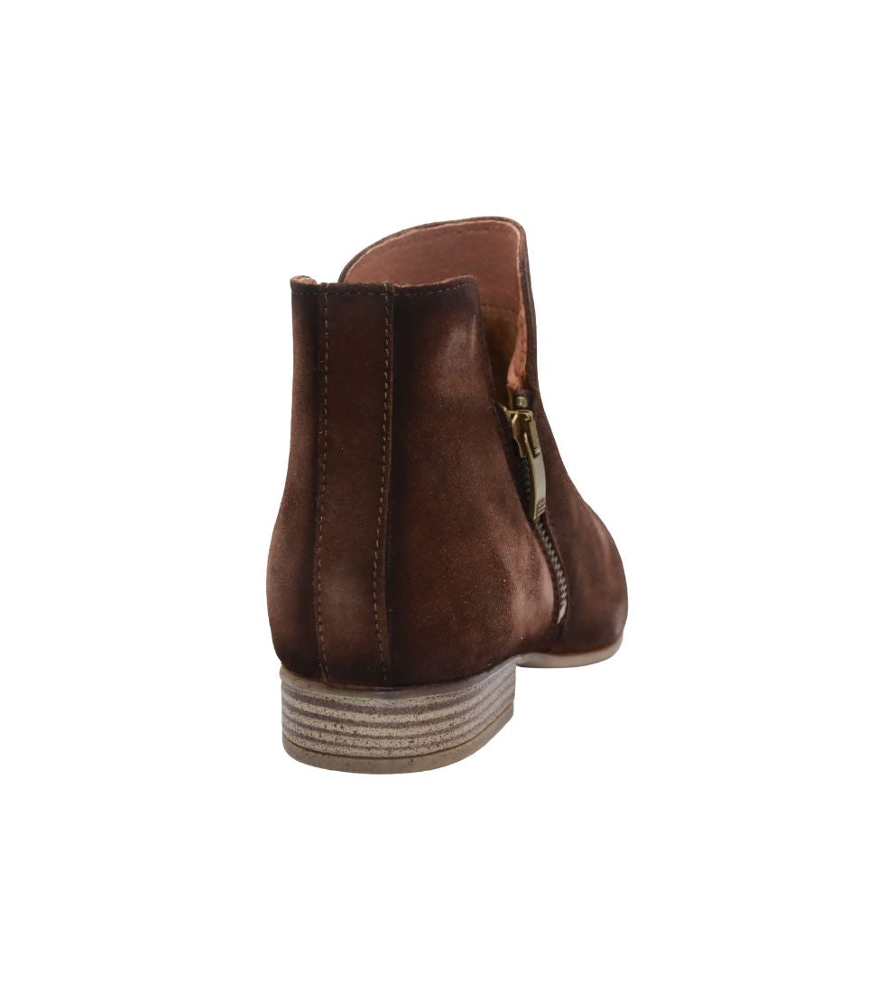 #color_BROWN