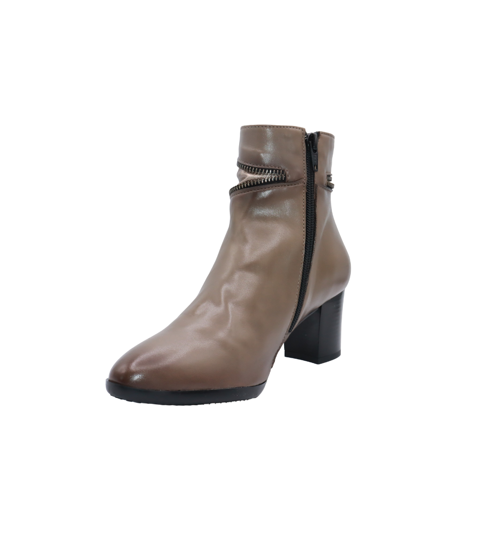#color_Taupe